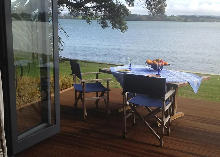 Absolute Waterfront Serenity Near Auckland