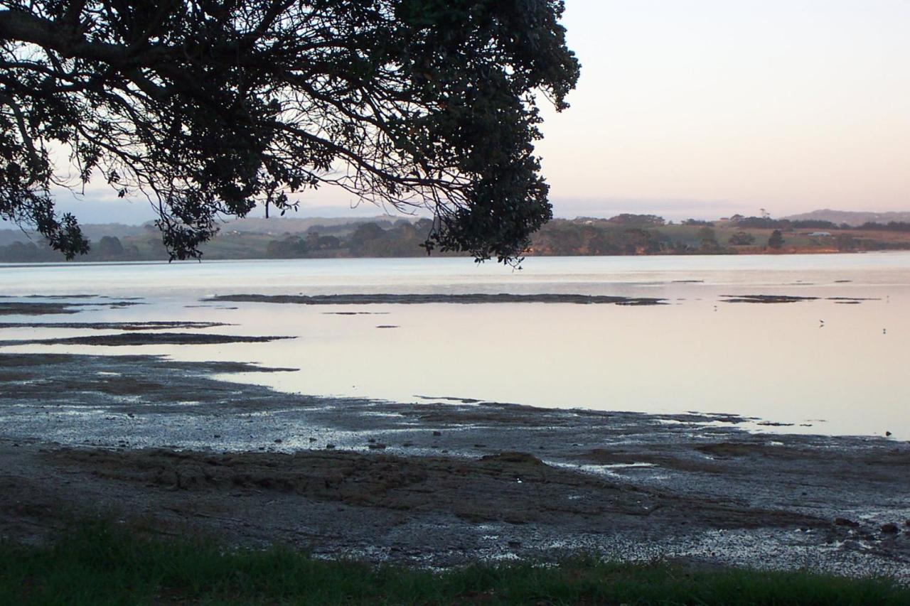 Absolute Waterfront Serenity Near Auckland Clarks Beach
