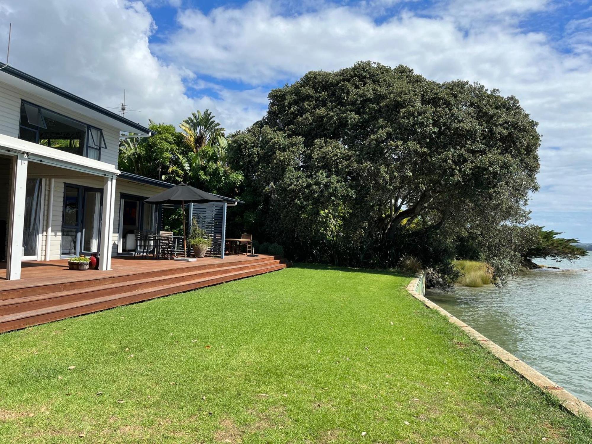 Absolute Waterfront Serenity Near Auckland * Clarks Beach