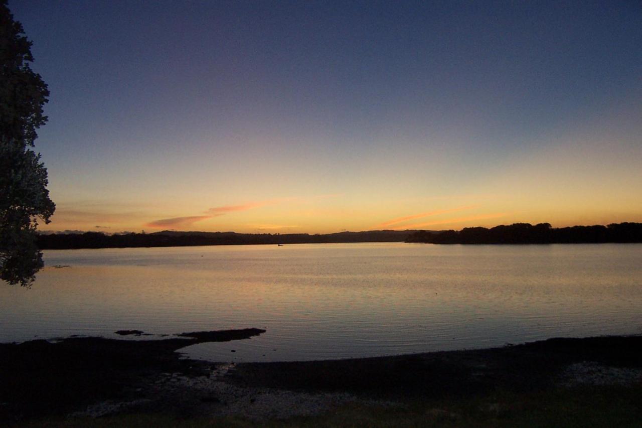 Absolute Waterfront Serenity Near Auckland *